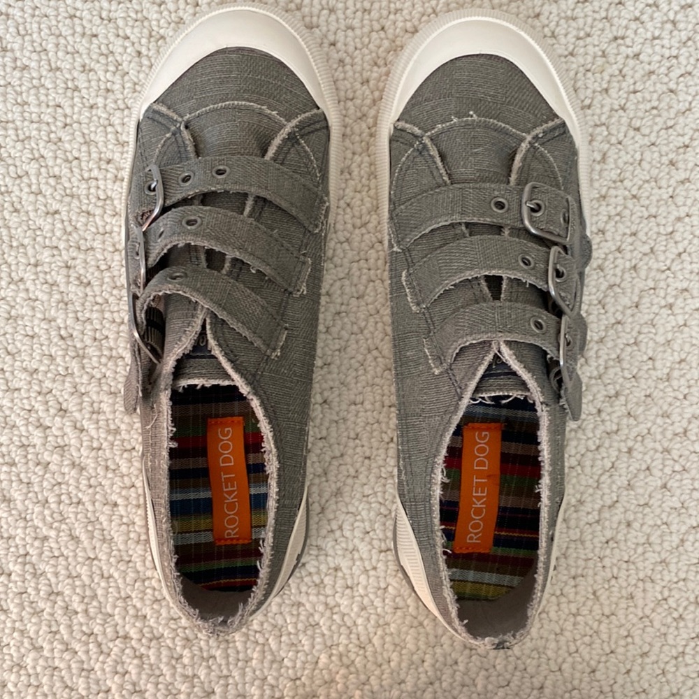Rocket Dog NWT Women’s Sneaker. Gray. Size 8.